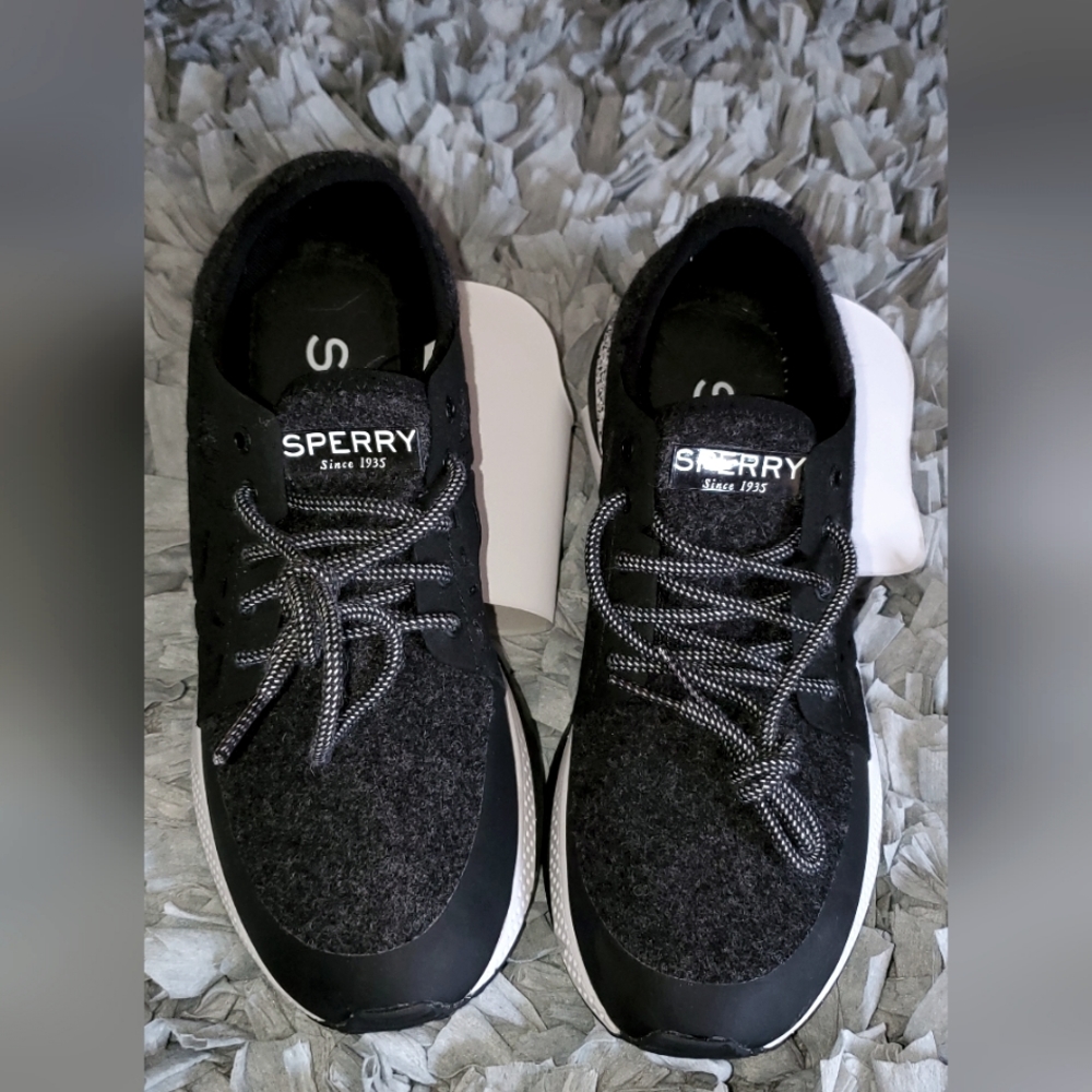 📦NEW LISTING! NWOB Sperry sneakers!